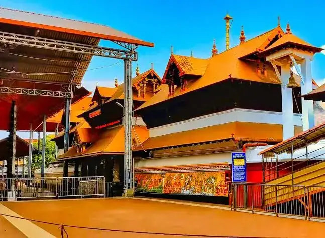 Guruvayur temple illuminated at night