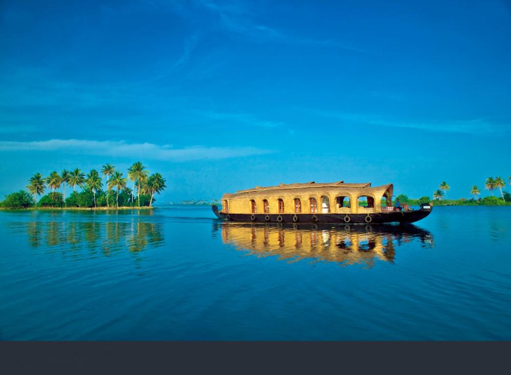 Alleppey Houseboats in Kerala – Ultimate Guide to Kerala's Backwater Paradise (2025)