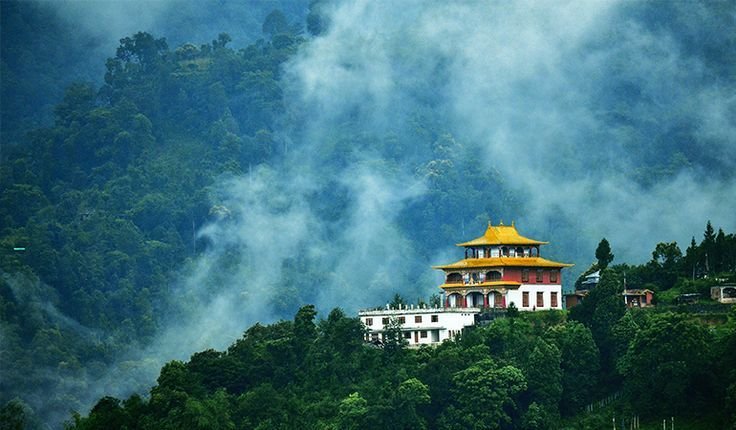 The Golden Tour of Kanchendzonga