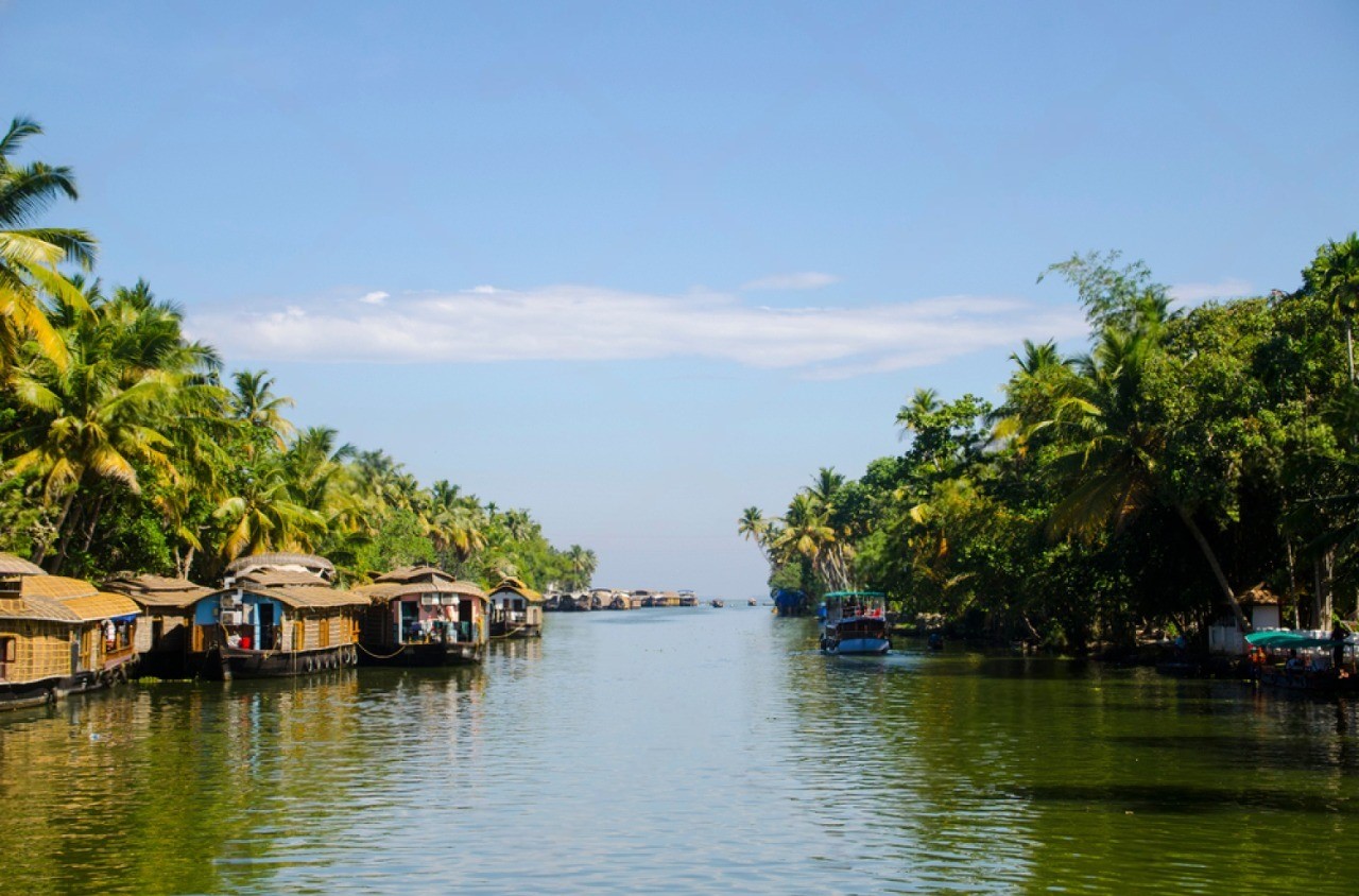 Cover image for Top 7 Romantic Places in Kerala for Honeymoon