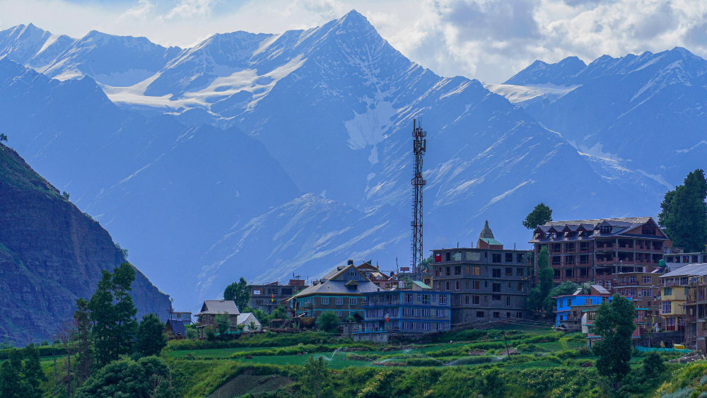 Cover image for Budget vs Luxury Kashmir Packages for Keralites