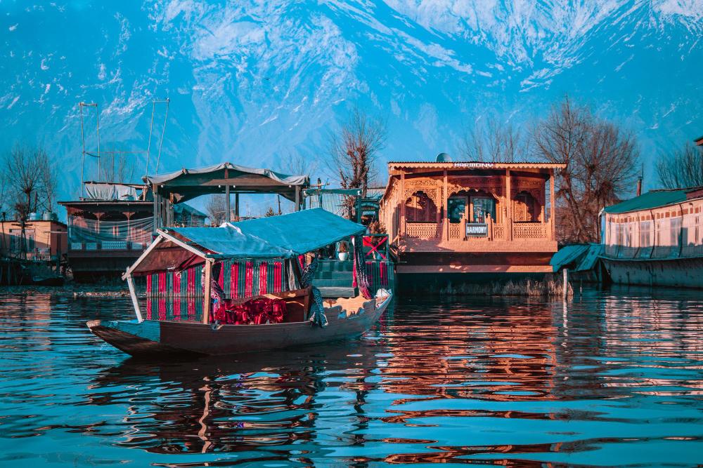 Cover image for Kashmir in December vs April: Best Time for Keralites