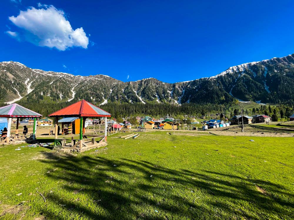 Cover image for Why Kashmir is the Switzerland of India | Lumiere Holidays